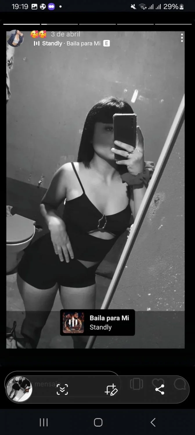 Encontre el pack de mi prima en su celular image 8