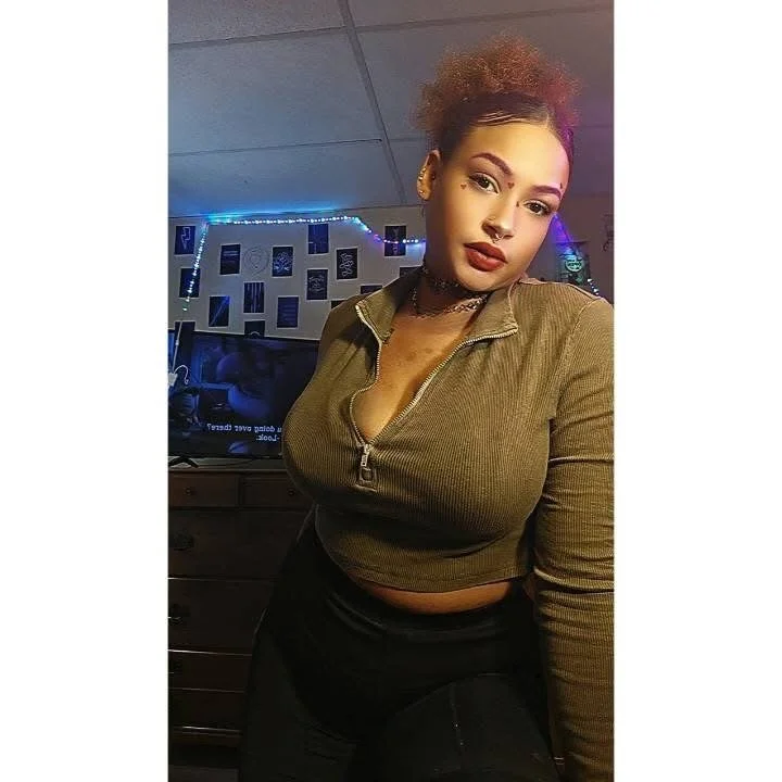 lightskin bigtits image 12