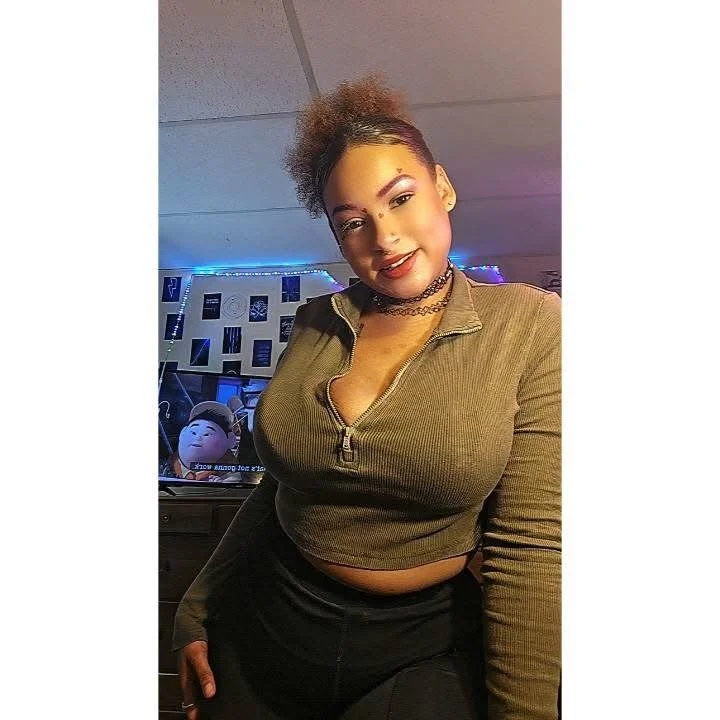lightskin bigtits image 16