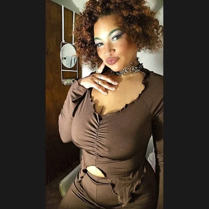 lightskin bigtits image 18