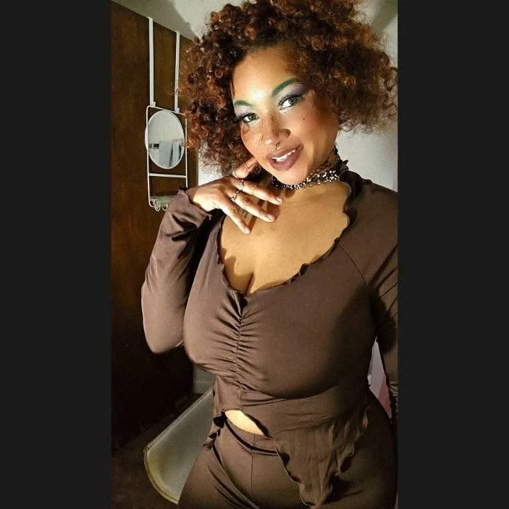 lightskin bigtits image 21