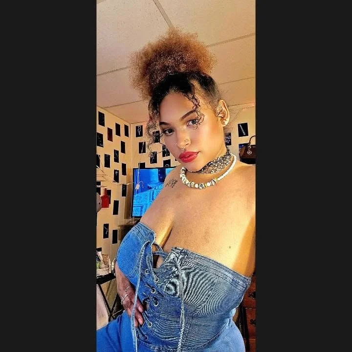 lightskin bigtits image 37