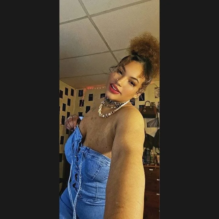 lightskin bigtits image 38