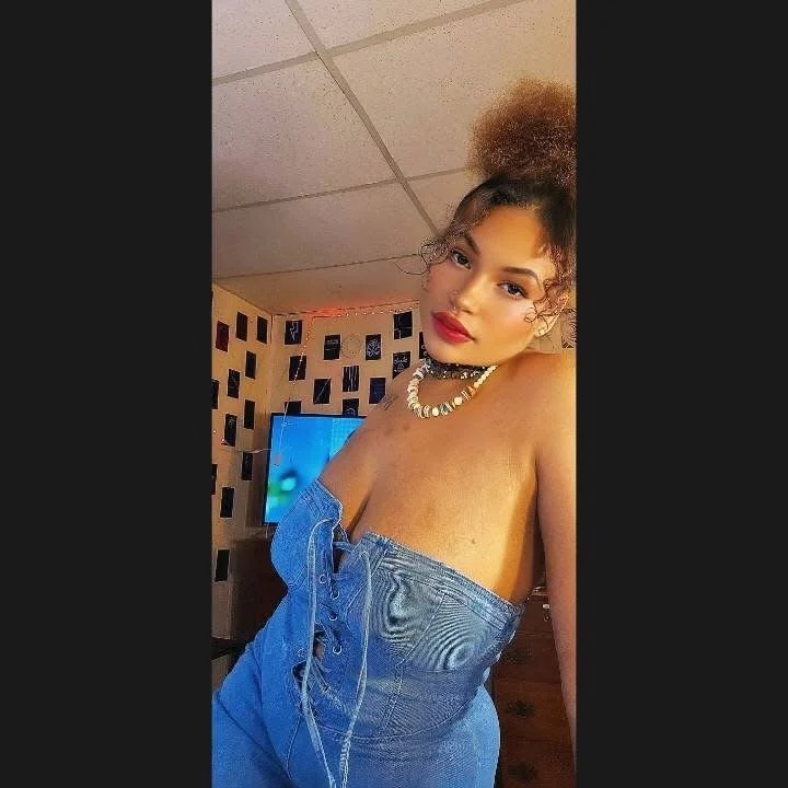 lightskin bigtits image 40
