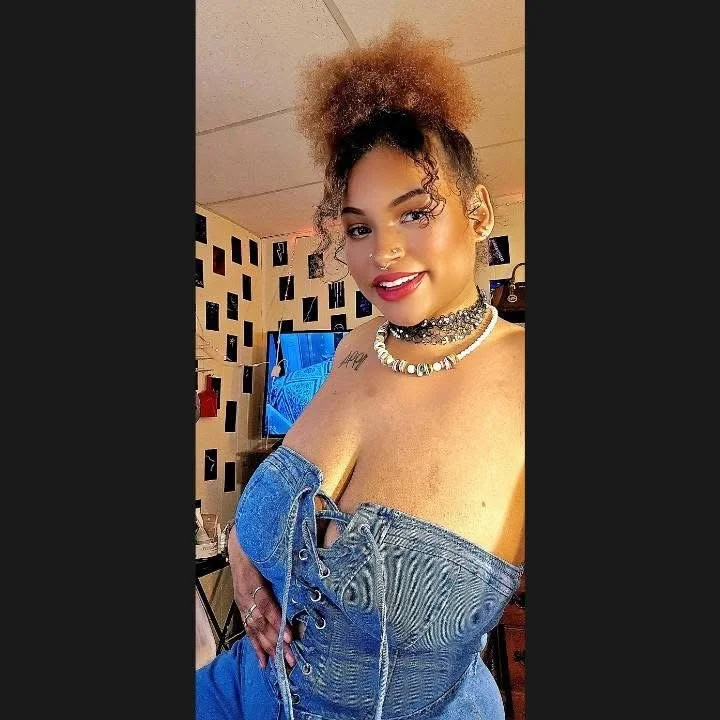 lightskin bigtits image 42