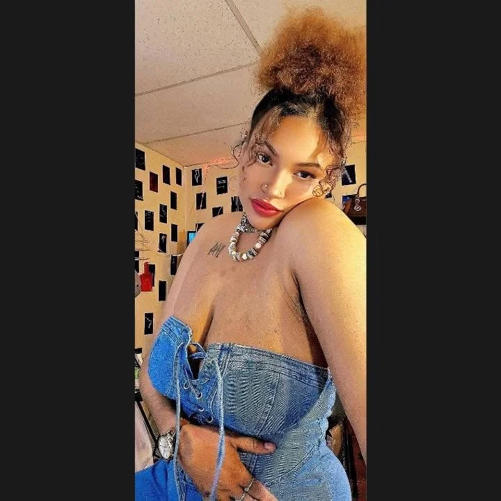 lightskin bigtits image 48