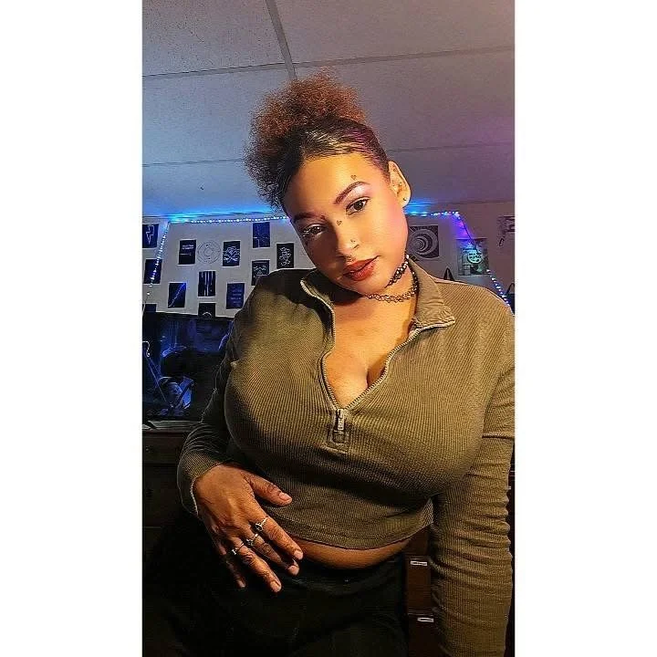 lightskin bigtits image 7