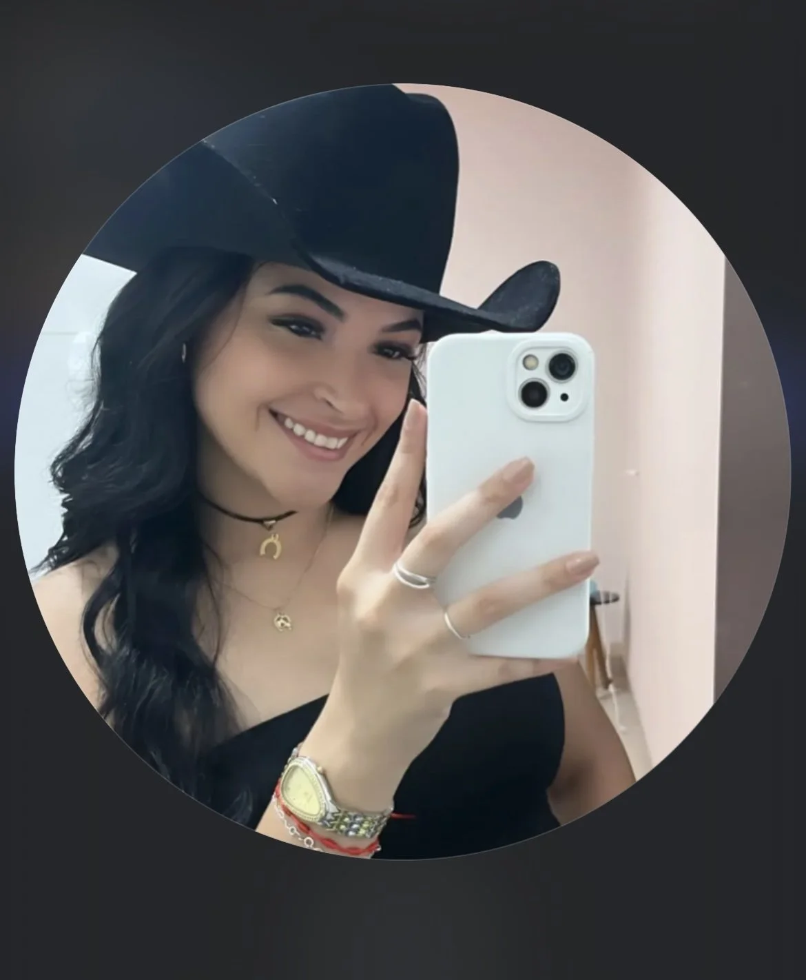 Novinha linda caiu na net! morena gostosa foi vazada mamando a rola do marido corno main image