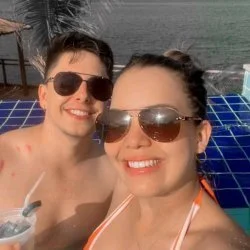 Delicia de casal, mais um corninho vazando a namorada main image