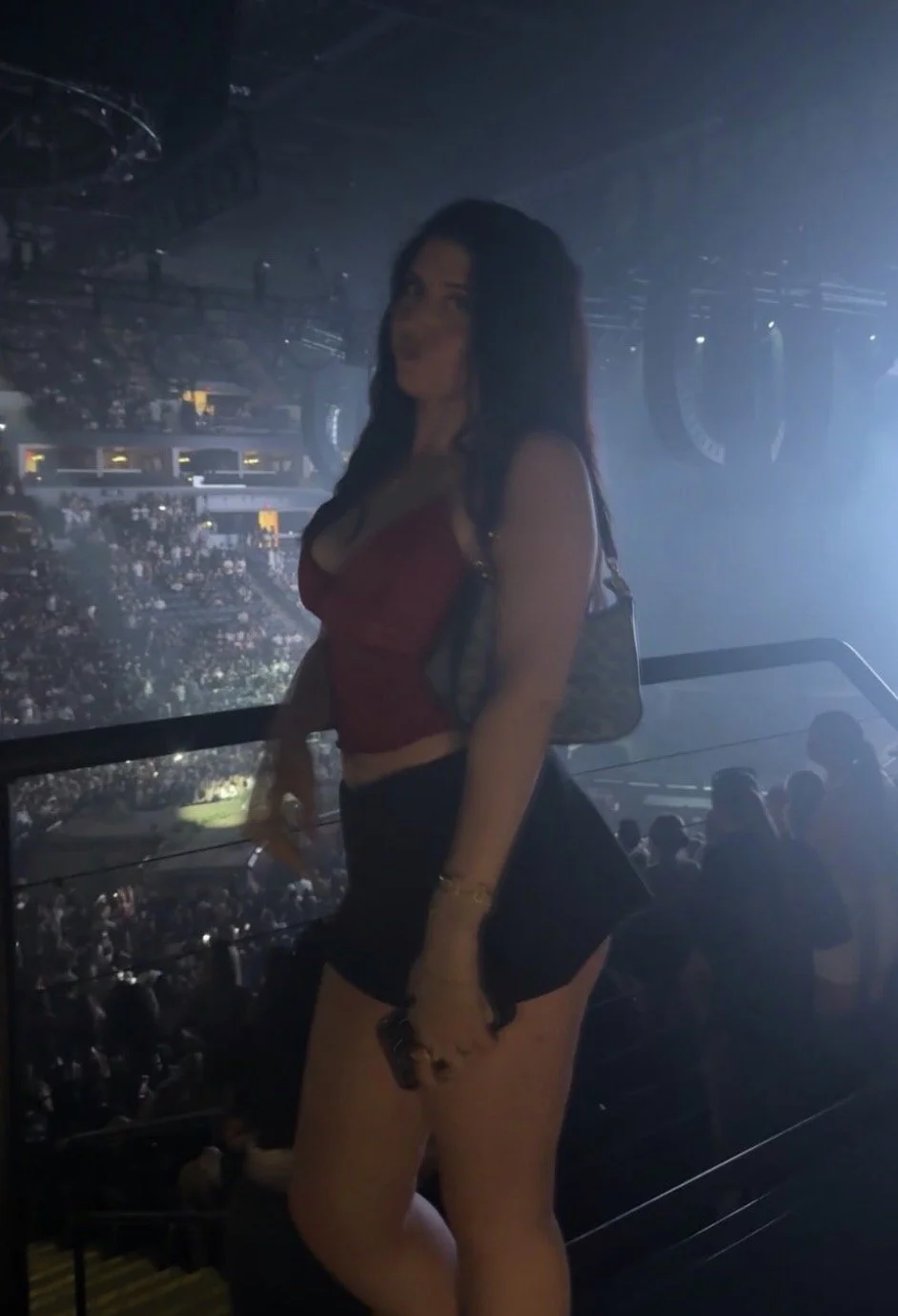 Look my sexy ass friend image 4
