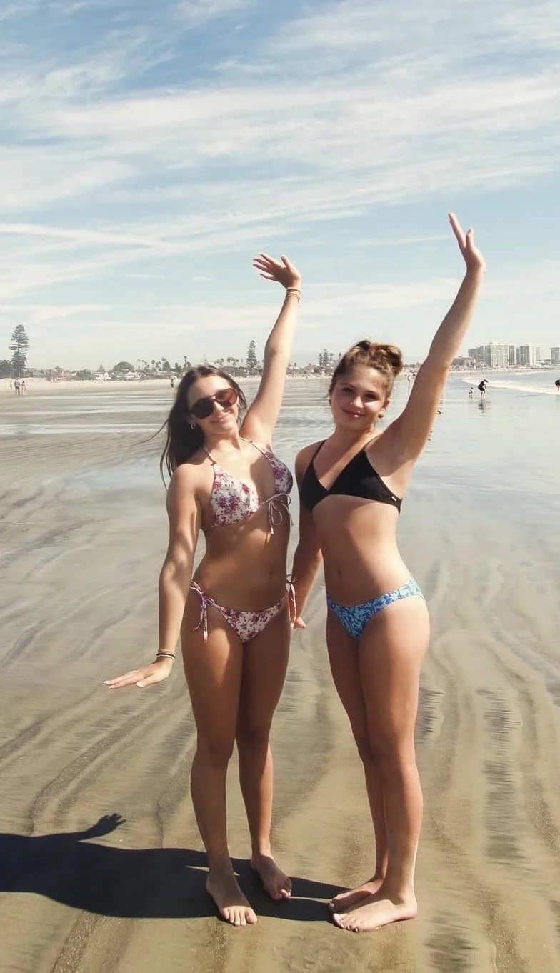 Look my sexy ass friend image 6