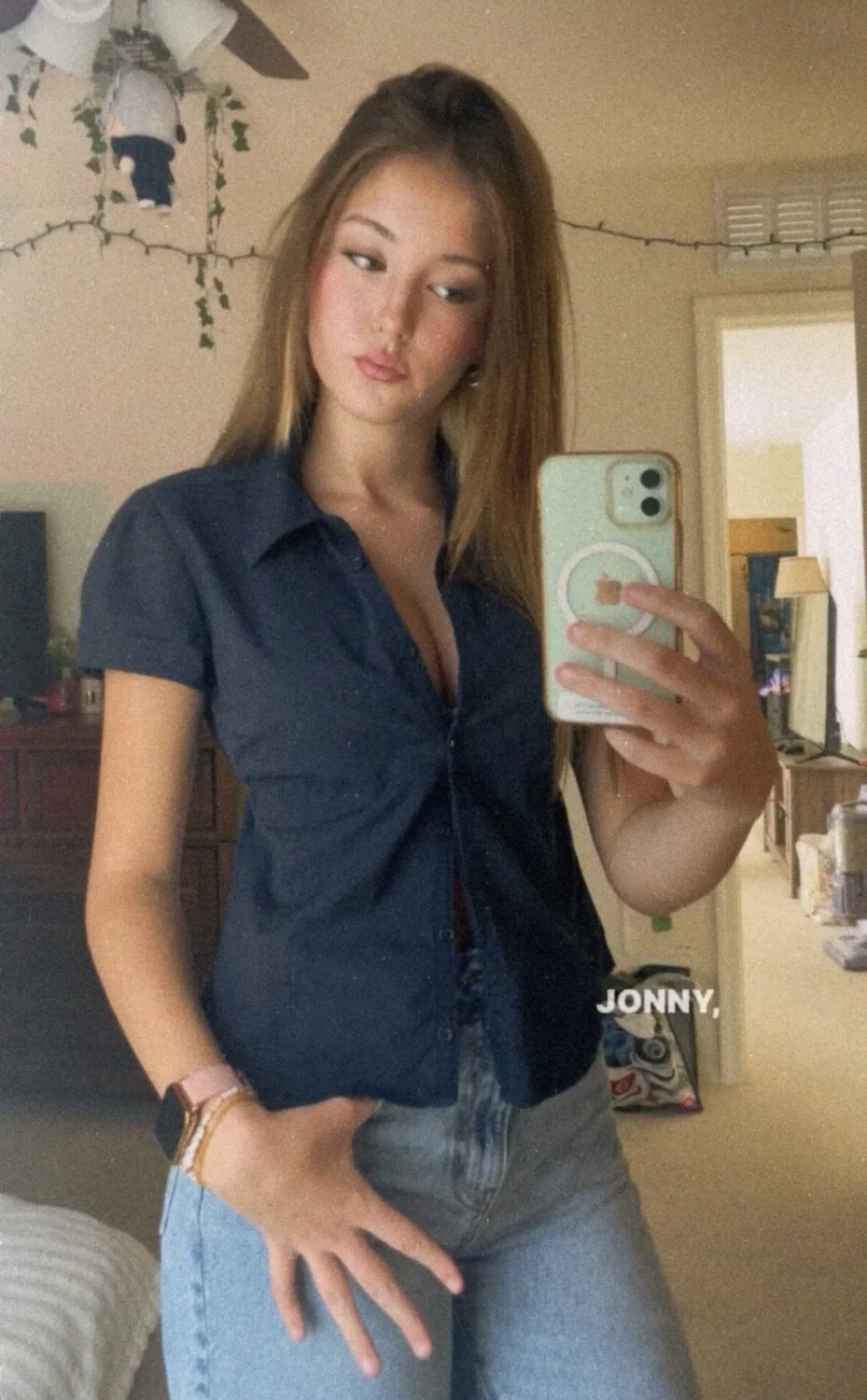 Look my sexy ass friend image 7