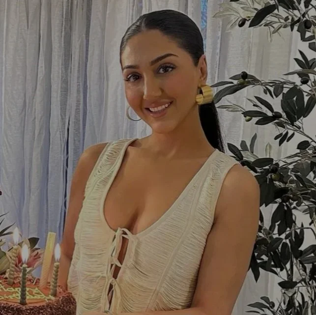 Indian paki bengali latina Arab slut snogging some dude even though she's out of his league main image