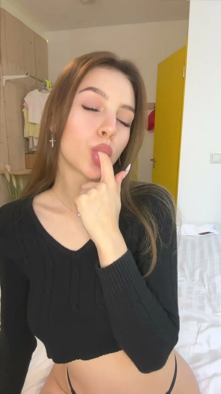 🔞 petite body naked dirty blowjob wet orgasm 💦🫦 Check OF image 4