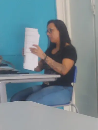Minha professora mandou eu gravar ela escrevendo no quadro enquanto ela se exibia pra mim cover image