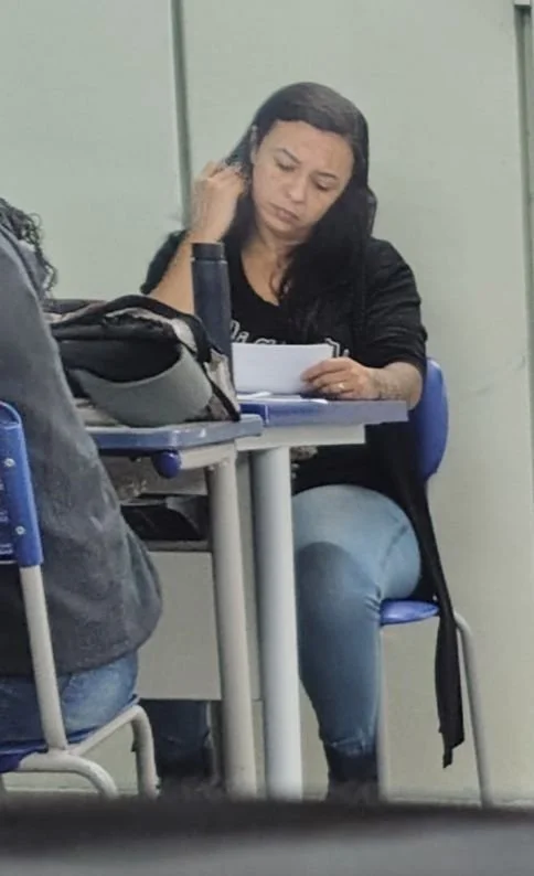 Minha professora mandou eu gravar ela escrevendo no quadro enquanto ela se exibia pra mim image 9