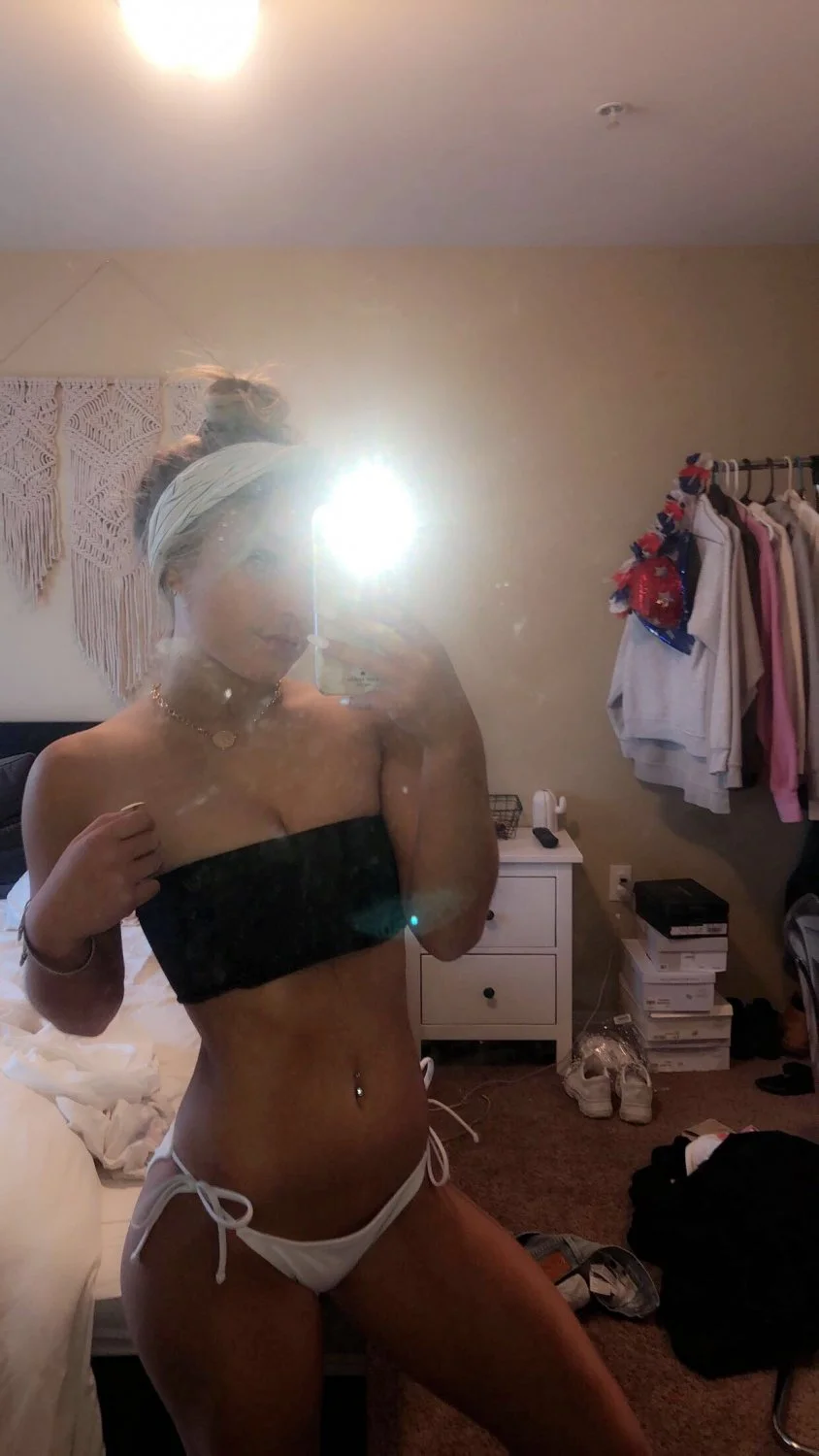 Exposing Liv image 17
