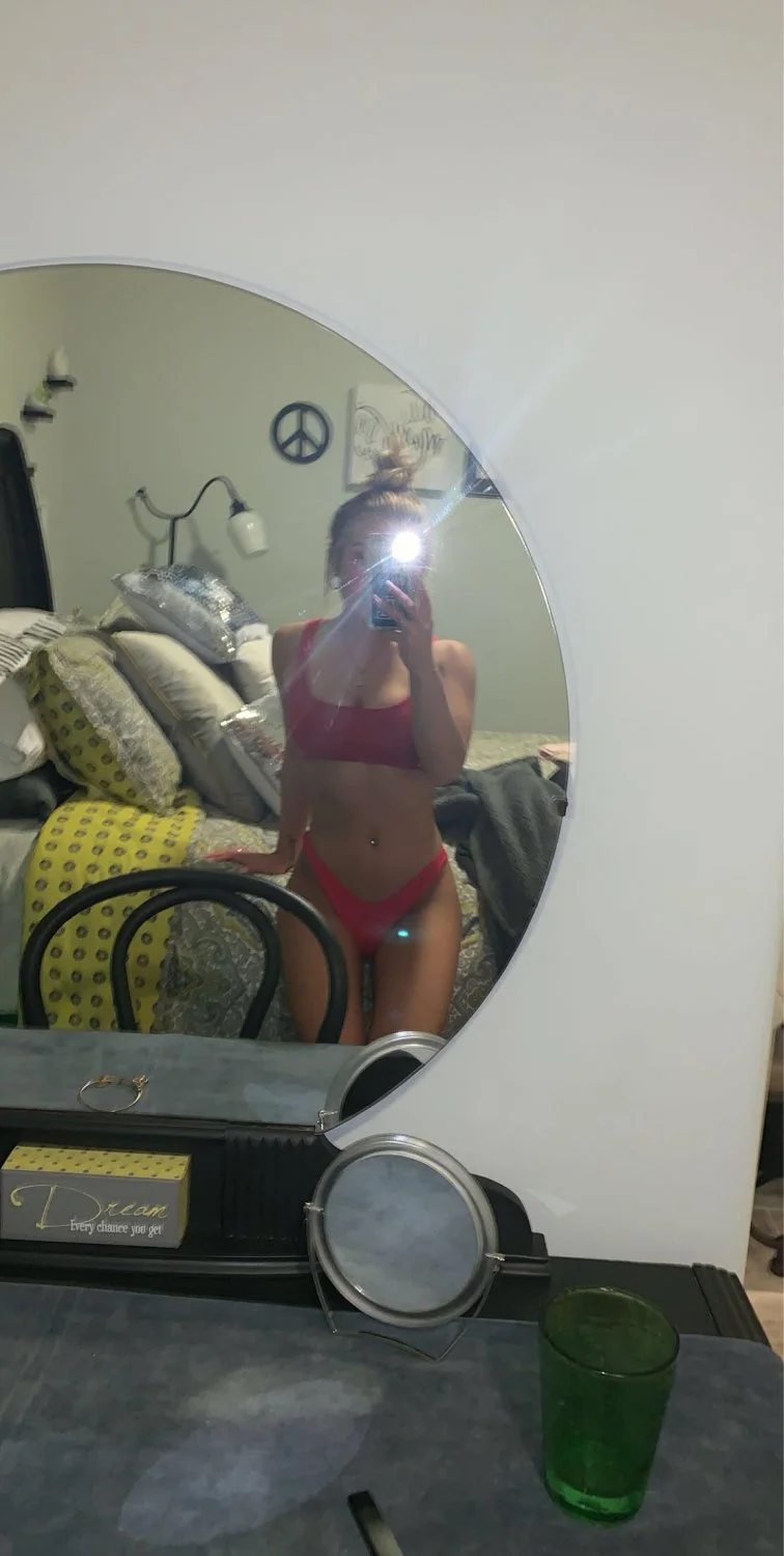Exposing Liv image 3
