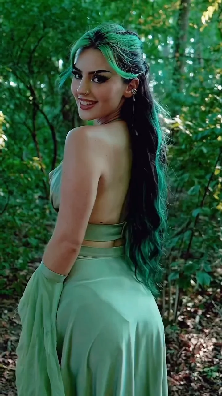 Dilaraa im Tanga 🔥👗💚😯 main image