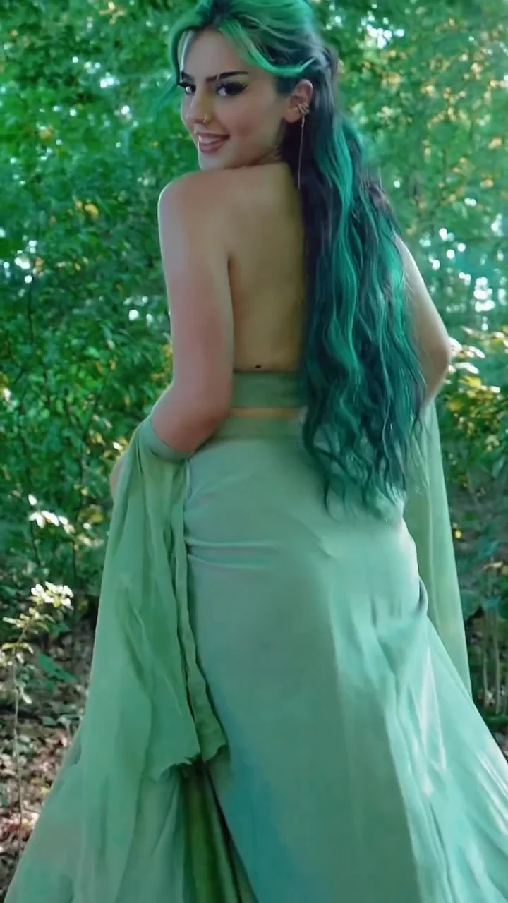 Dilaraa im Tanga 🔥👗💚😯 image 3