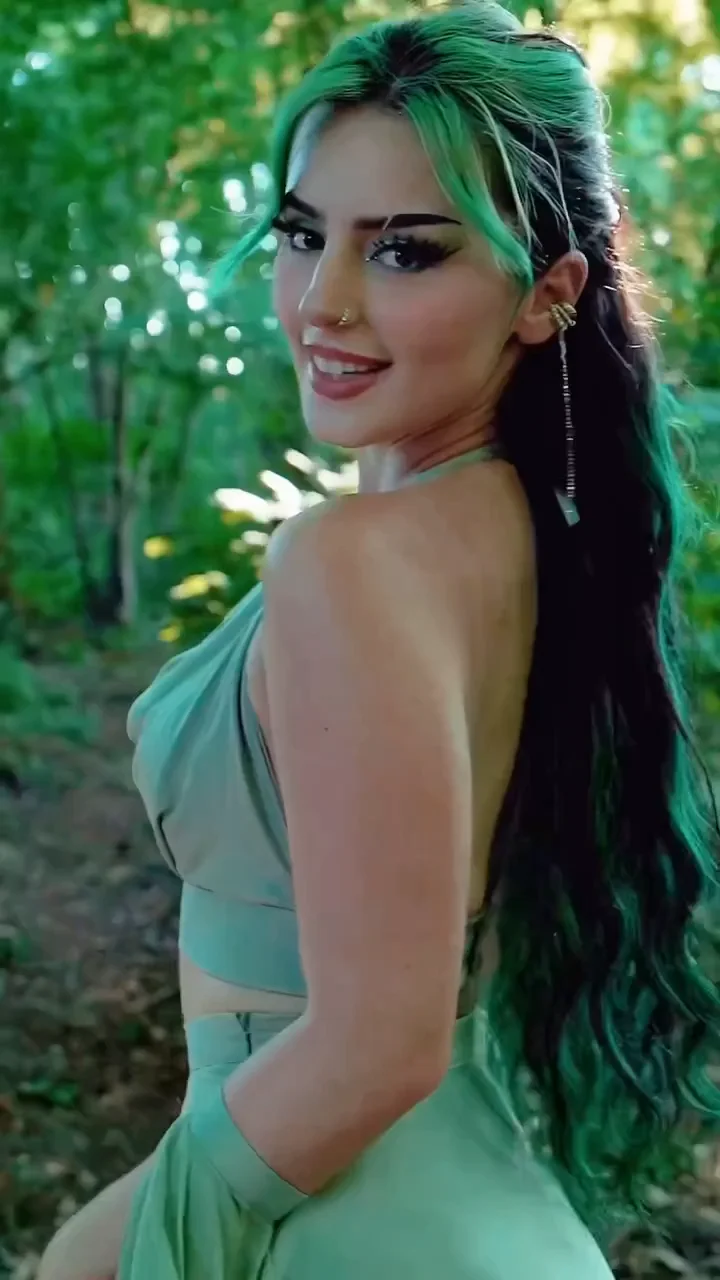Dilaraa im Tanga 🔥👗💚😯 image 5