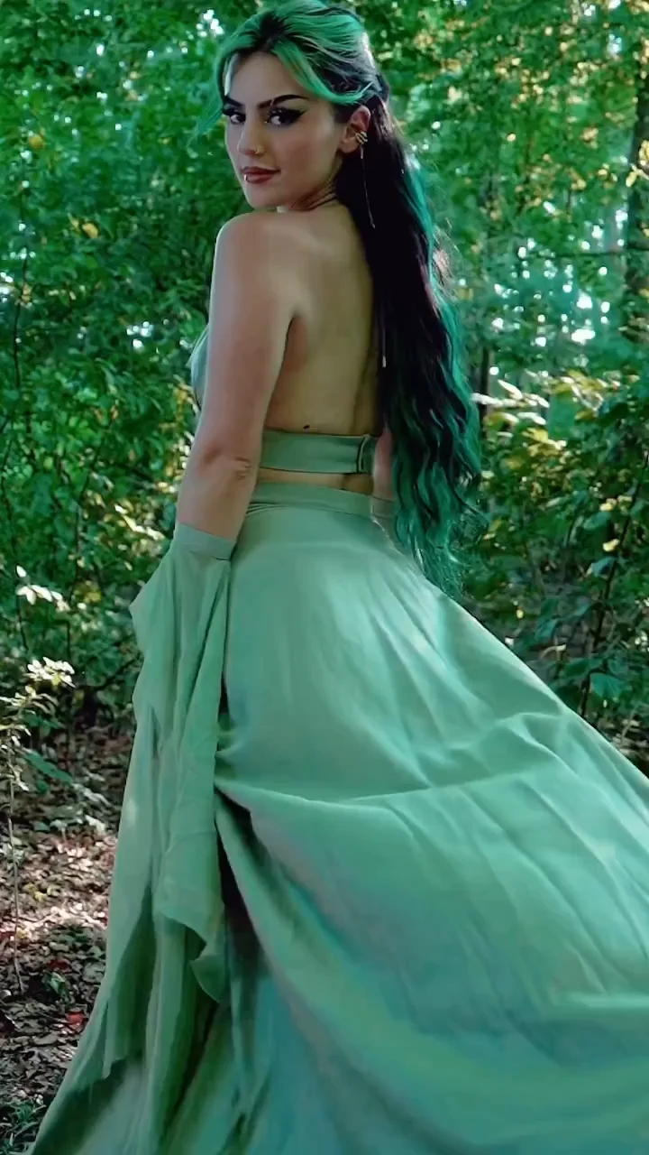 Dilaraa im Tanga 🔥👗💚😯 image 6