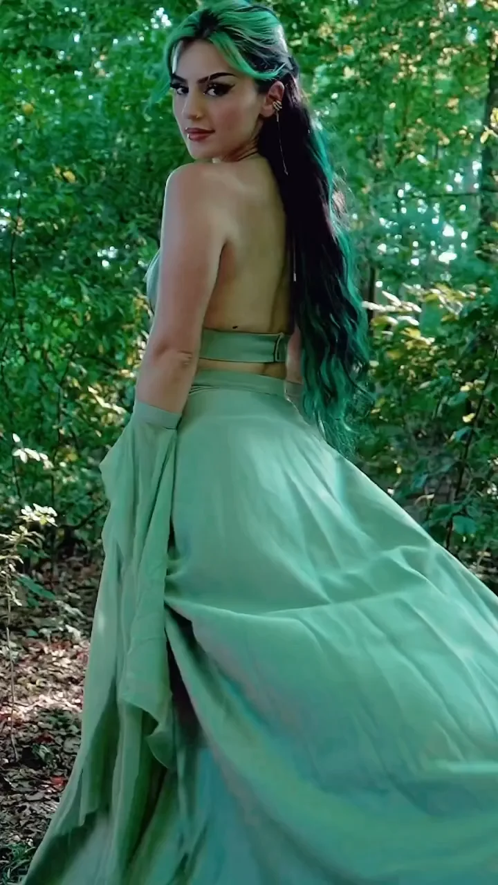 Dilaraa im Tanga 🔥👗💚😯 image 7