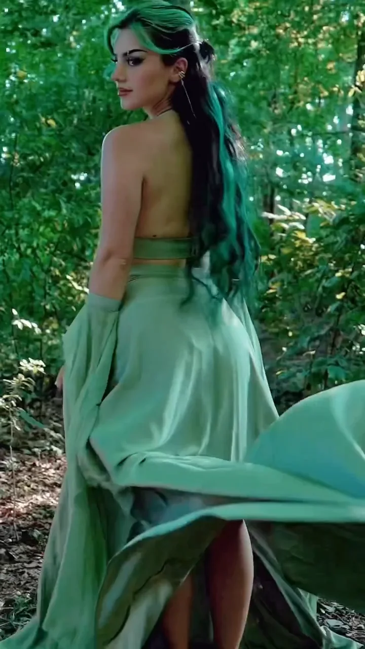Dilaraa im Tanga 🔥👗💚😯 image 8