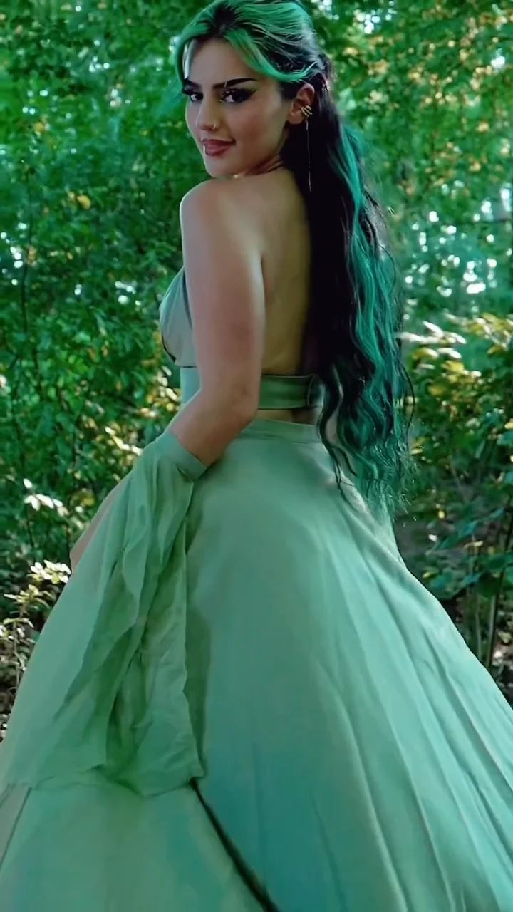 Dilaraa im Tanga 🔥👗💚😯 image 9