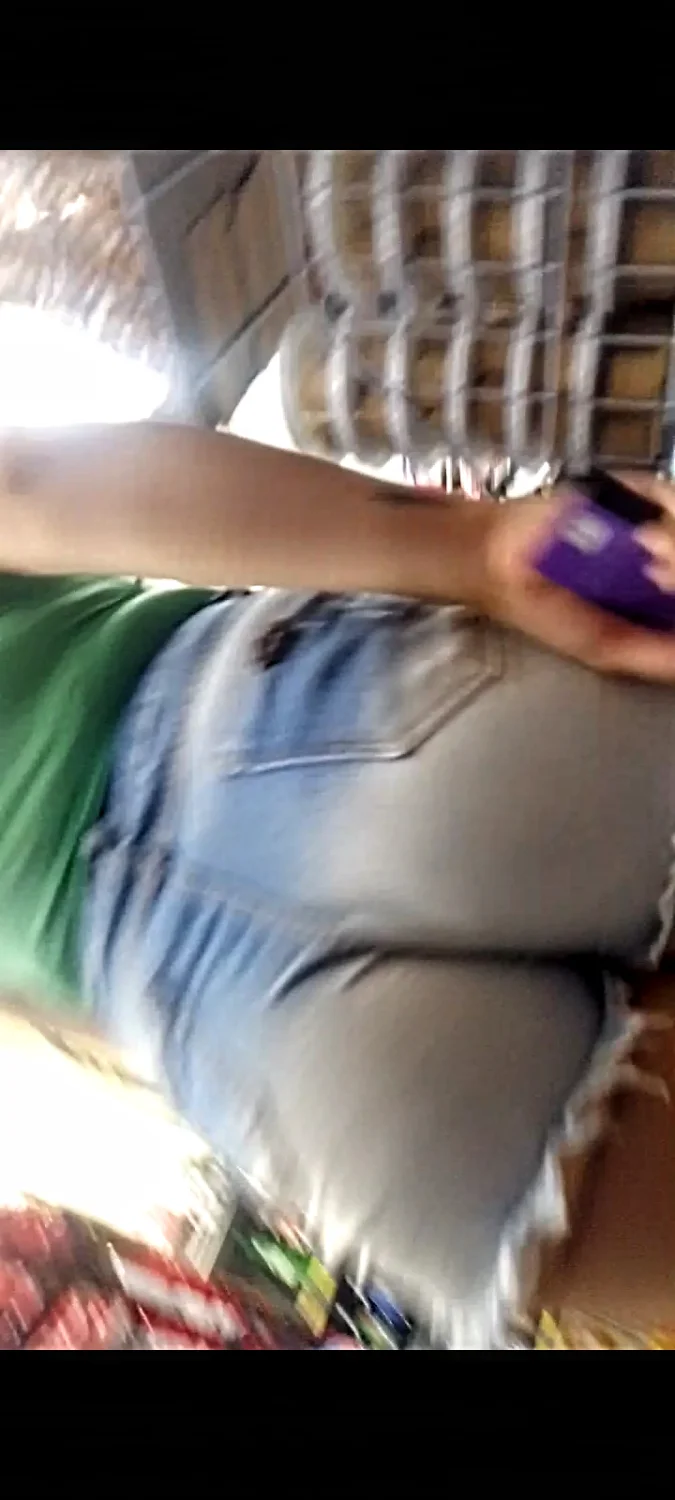 O shorts da casada que vem todo dia no mercado ...bem guloso image 2
