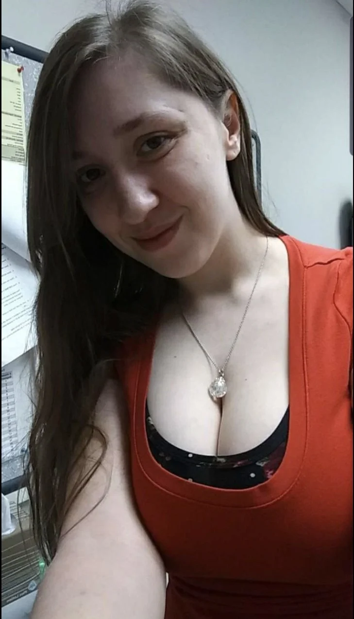 Selfie slut loves to show her nice tits image 12