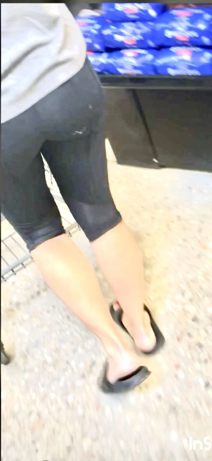 Perfect ass and feet MILF image 2