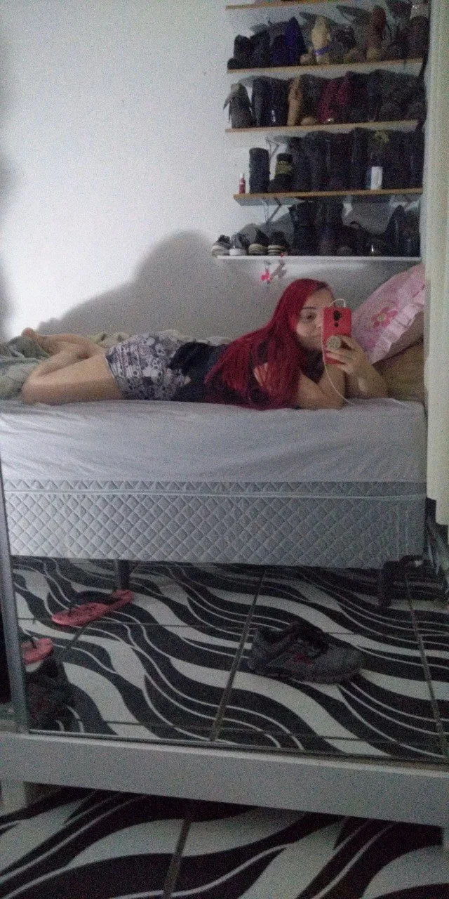Novinha ruiva vazada image 2