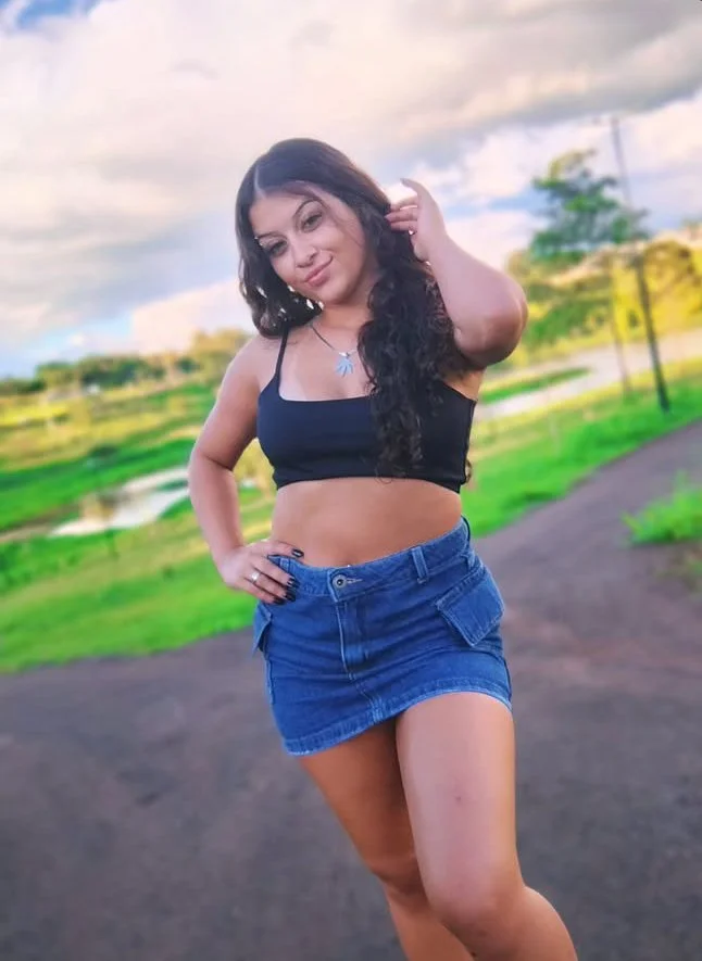 Juliana morena puta gostosa pra crlh image 5