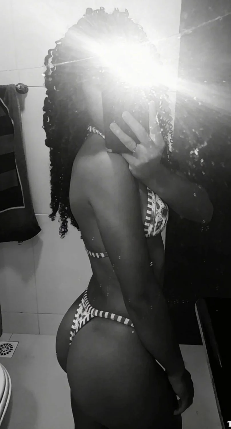 Neguinha gosta de postar story gostosa image 2