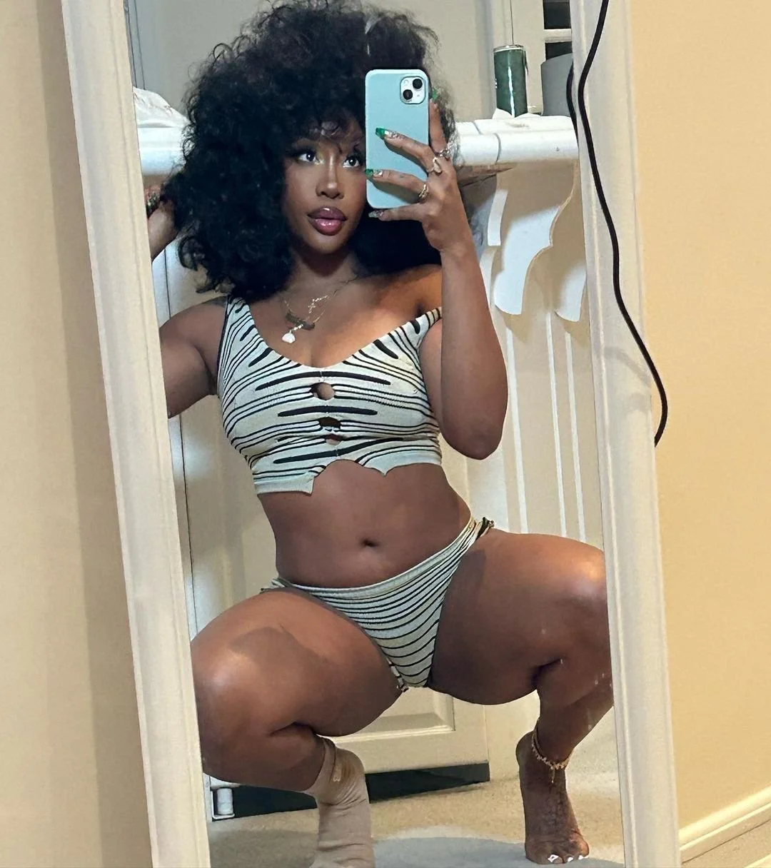 I want to use SZA’s hair like a cumrag image 8