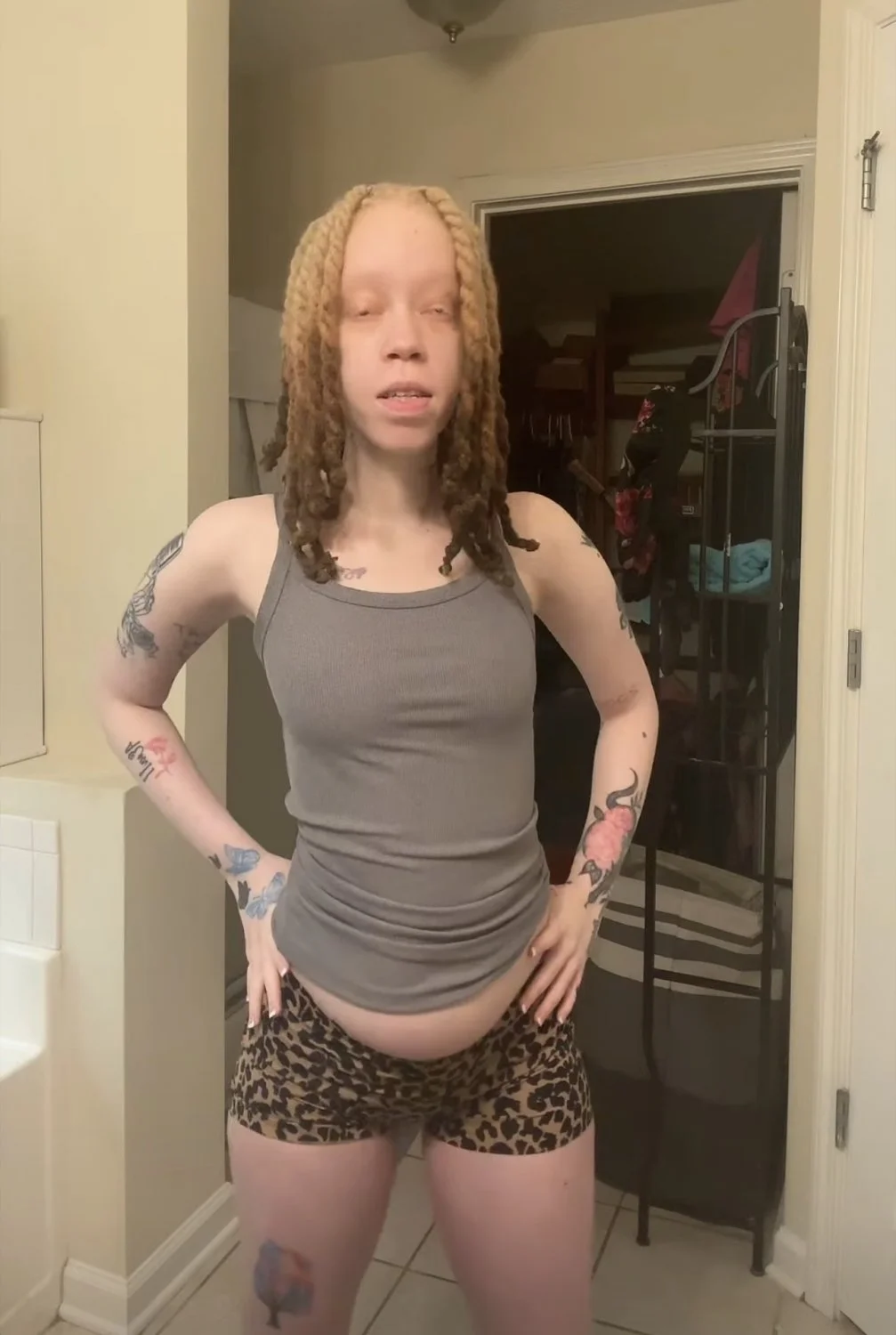 I would fuck the shit out of her at that bathroom image 4