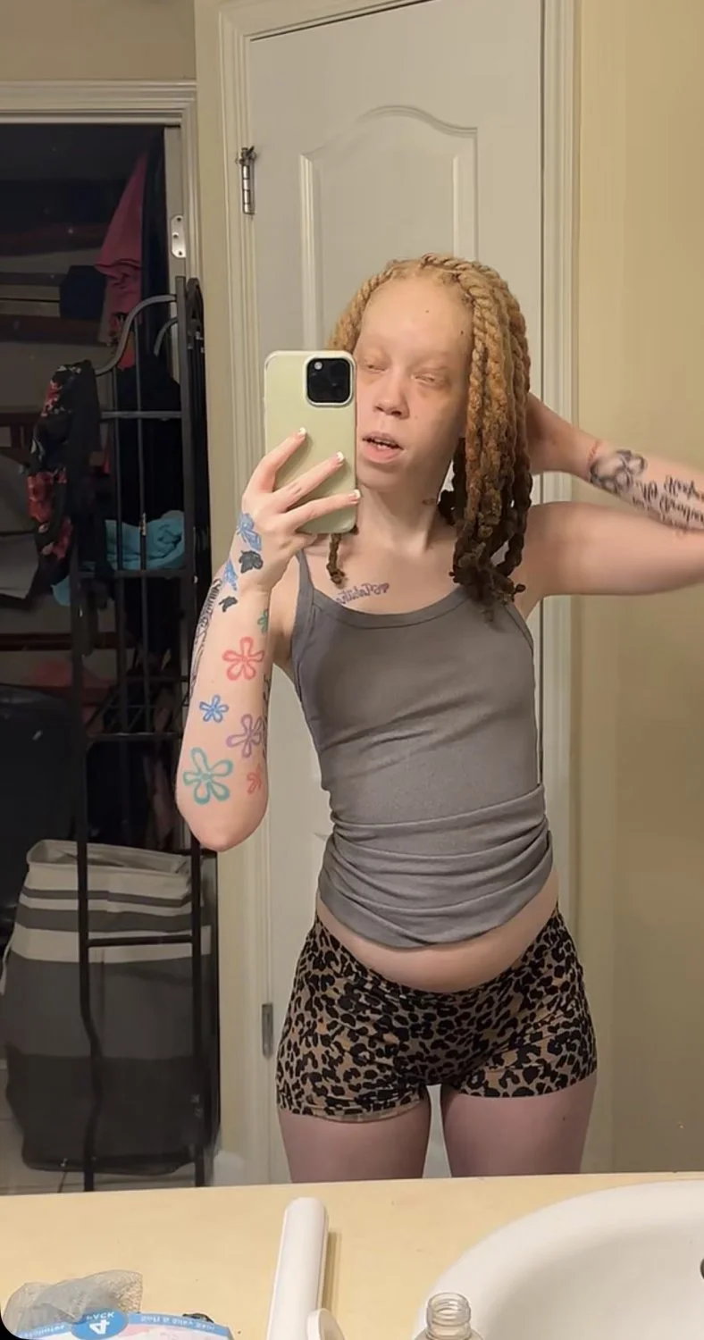 I would fuck the shit out of her at that bathroom image 5