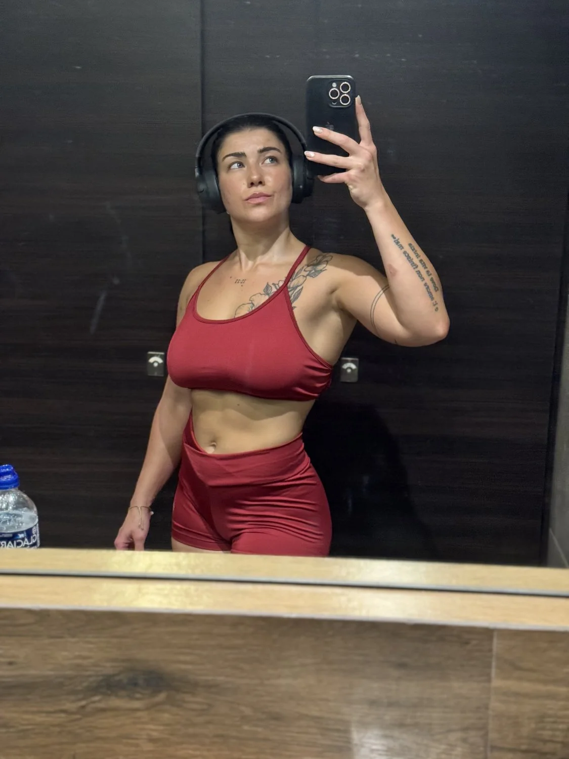 Today I want to fuck on the hamstrings at the gym image 2