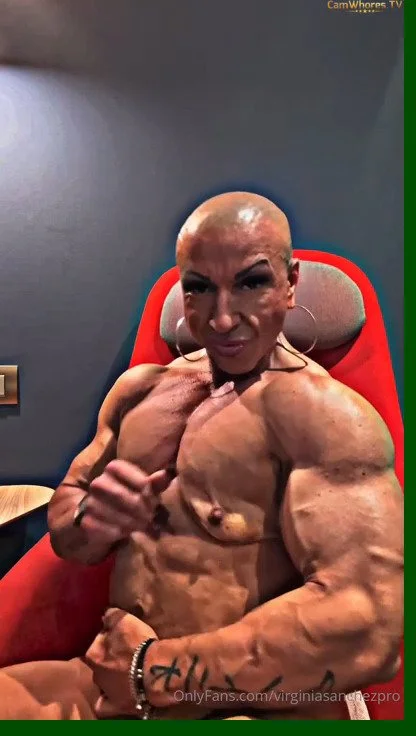 Outrageous bodybuilding nudes of Mrs Sanchez image 3