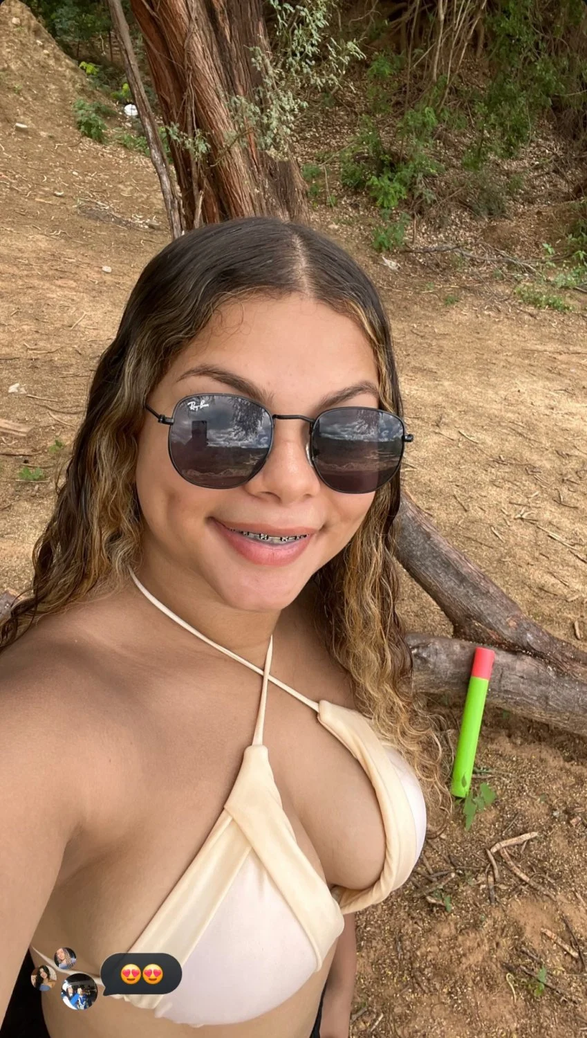Novinha teve fotos vazadas mostrando o peitinho e a bucetinha pro macho main image