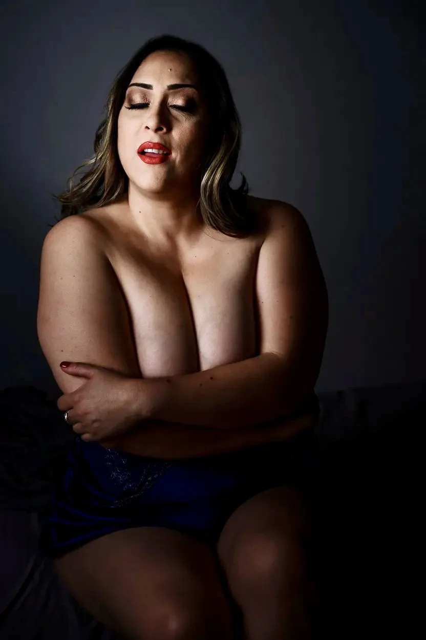 Saggy big tit brunette milf boudoir image 2
