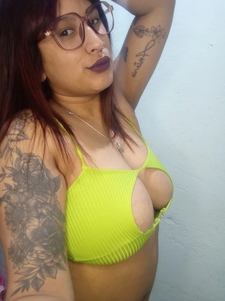Una morocha Argentina muy tetona y putita parte 1 image 7