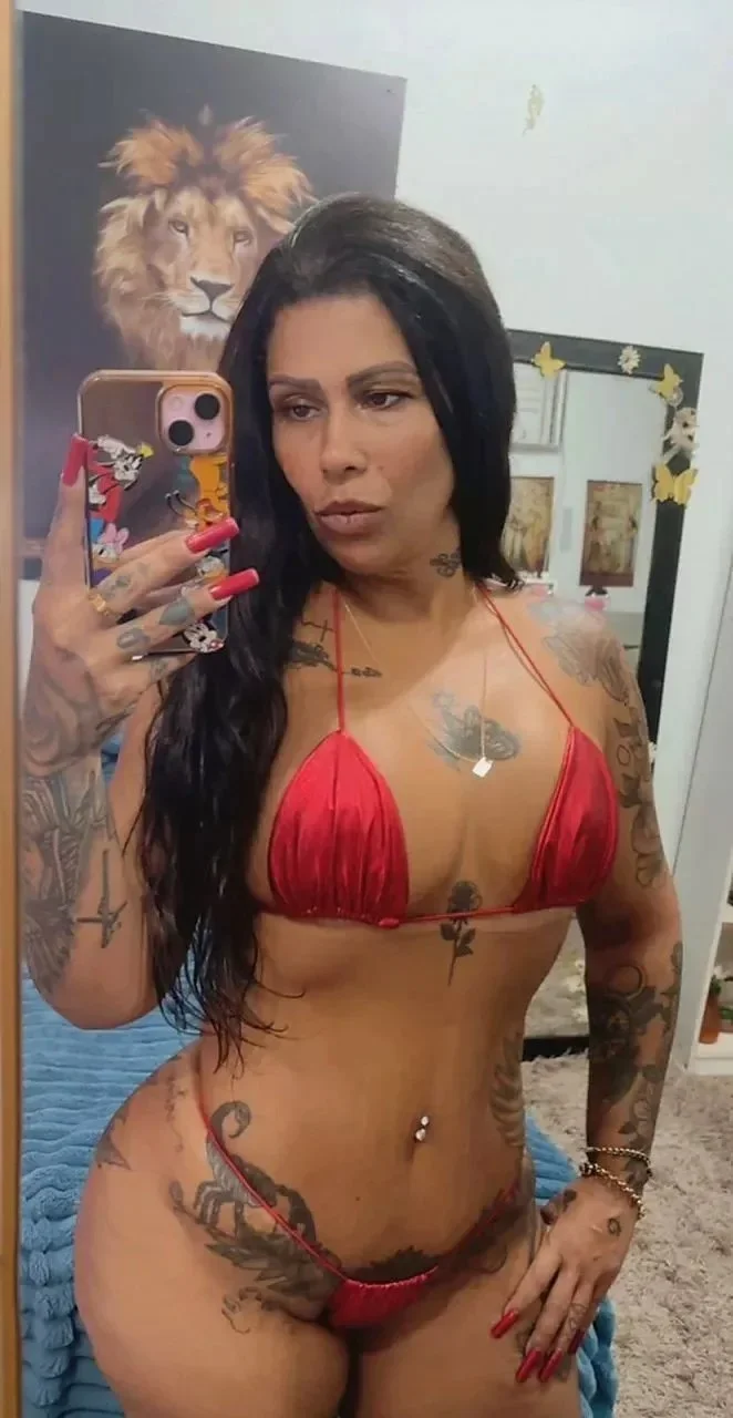 MILF GOSTOSA SE EXIBINDO NOS COMENTARIOS image 3