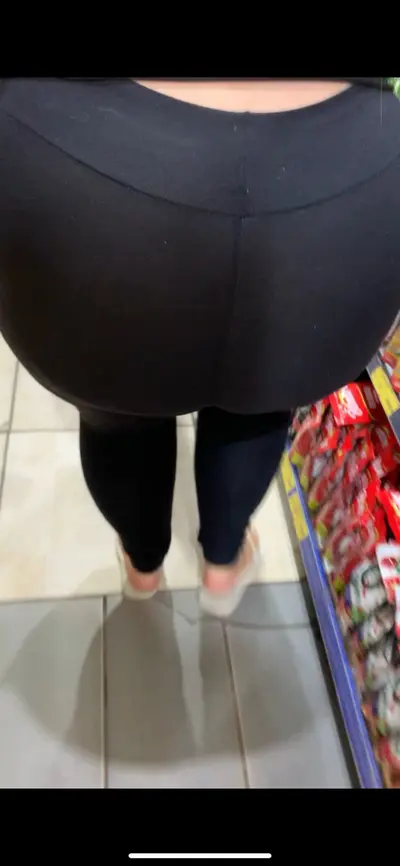 Filmou o rabao da Gordinha gostosa no mercado cover image