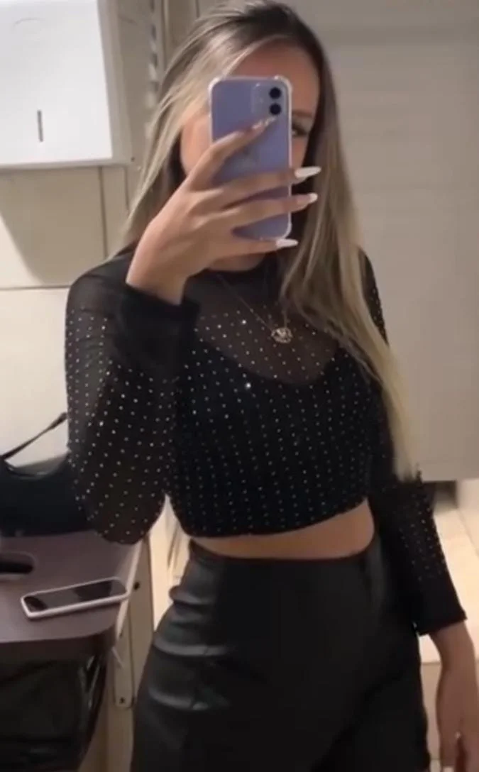 Duas amigas gostosas image 3