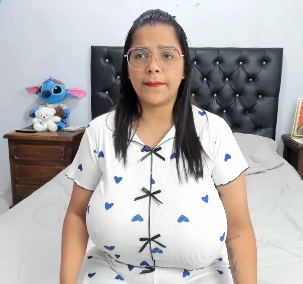 huge fat tits sexy latina nerdy bitch with big huge massive fat tits oil image 1
