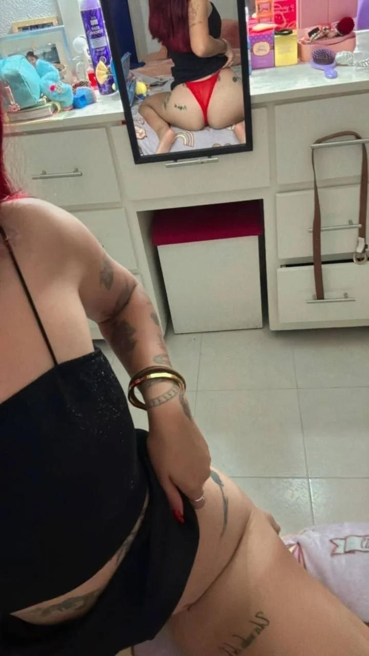 Zorra tatuada exhibida por el cornudo image 5