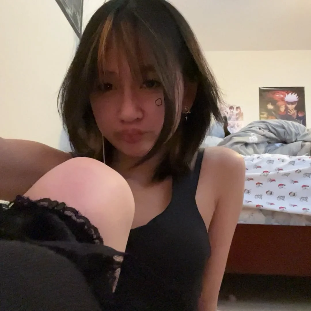 asian twitter slut Alexis Dong loves rubbing to being shared image 1