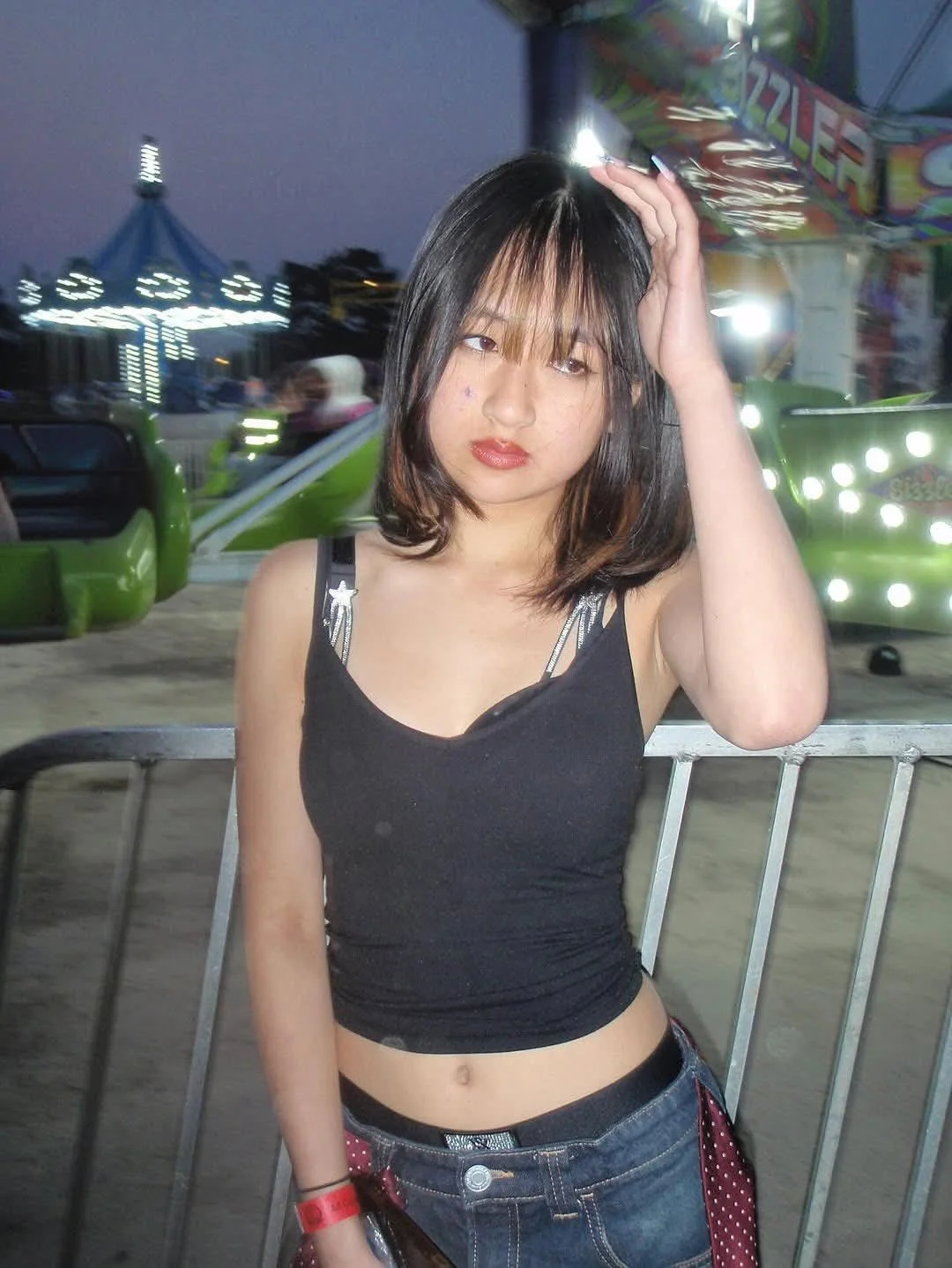 asian twitter slut Alexis Dong loves rubbing to being shared image 5